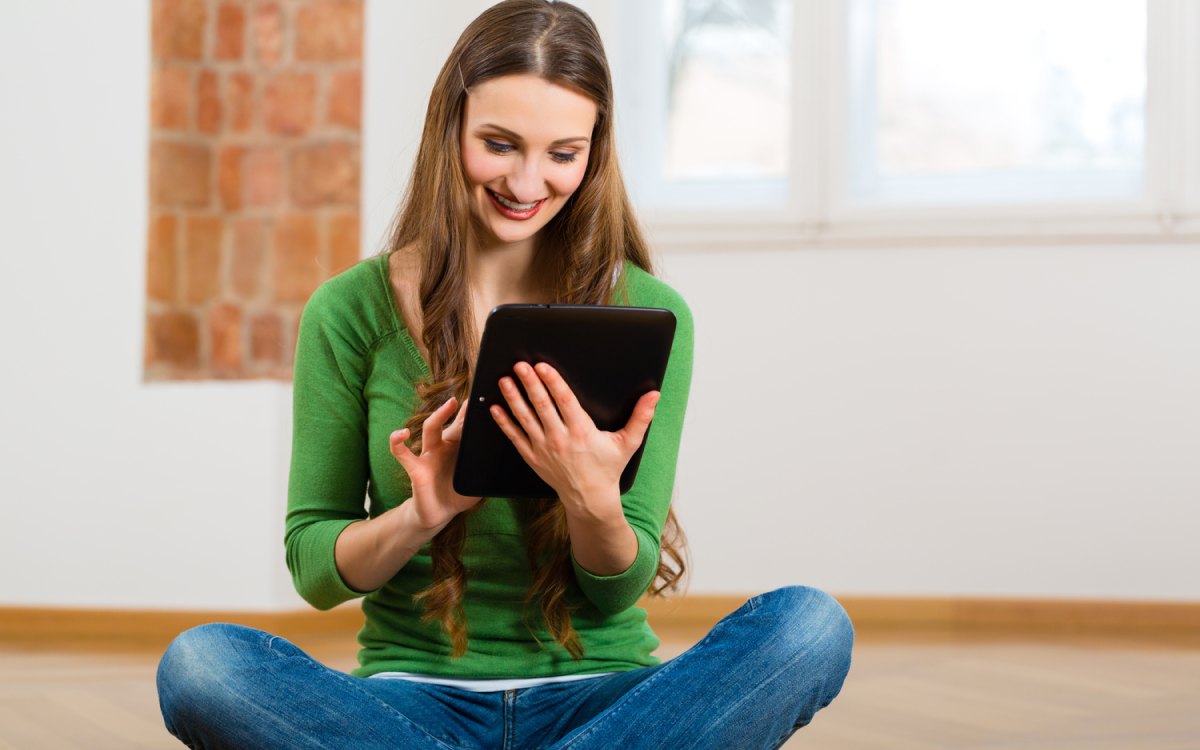 How to Safely Confirm Someone’s Identity Before a First Date