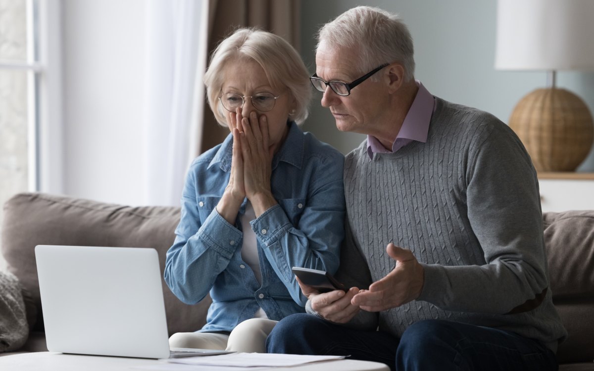 How to Protect Elderly Family Members From Fraud